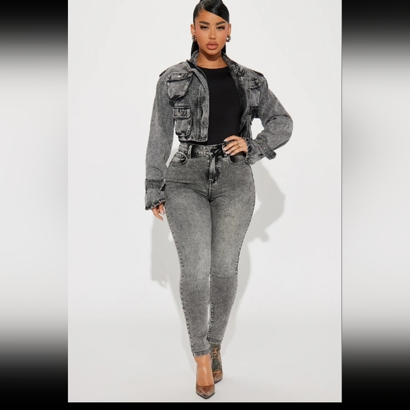 Fashion Nova Gray Acid Wash Curvy Jeans sz 11 - Picture 2 of 10